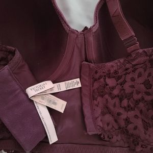 Victoria Secret bra.  Purple lace.  38DDD